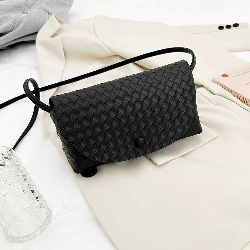 Fi Casual Braided Shoder Bag Wens Lightweight Solid Color PU Magnetic Flap Snap Striped Handbag for Daily Cmute1 D251028