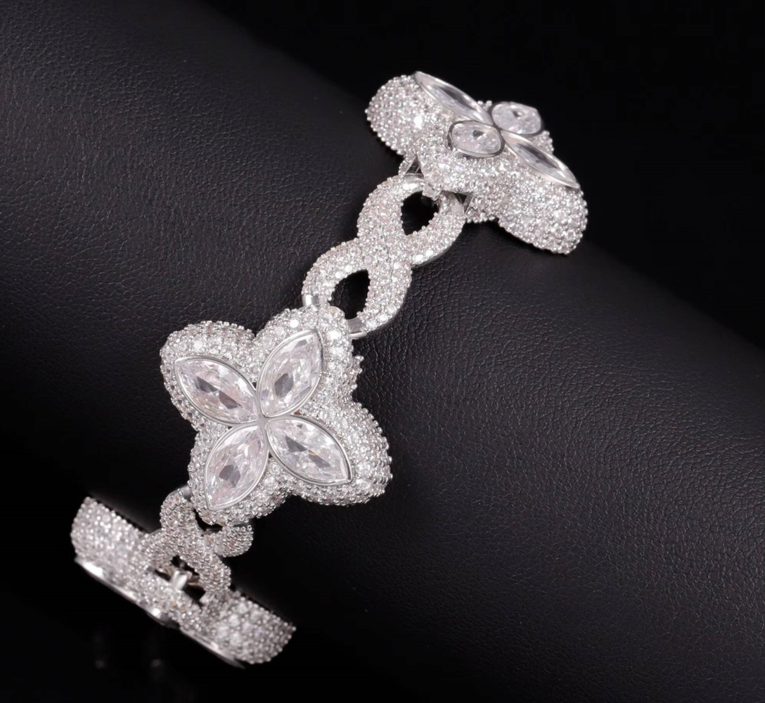 Yy New Design Iced Out Clovers Vvs Moissanite Bracelets Cuban Chain 925 Sterling Silver Fine Jewelry Bracelets for Men Women