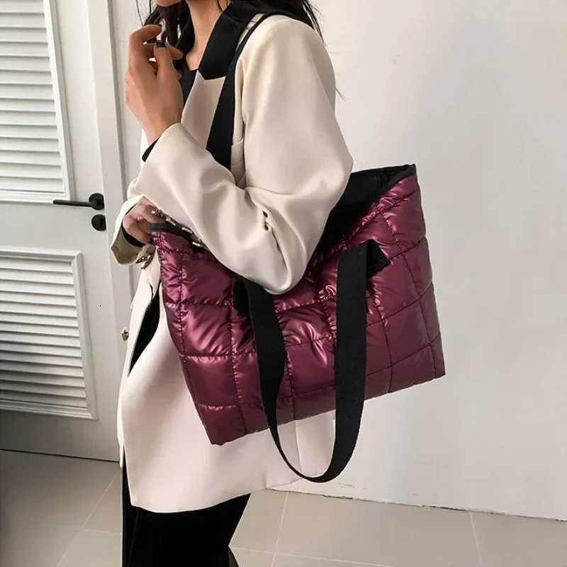 Casual Large Capacity Shoulder Bags for Women Space Cotton Handbag Totes Fashion Winter Daily Use Bag Bolsa FemininaW251028