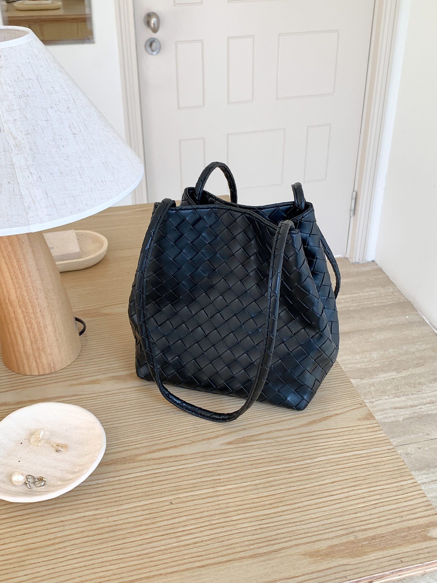 Luxury Brand Designer Bag Woven Bag Niche Design High-End Feel New Women's Shoulder Bag Versatile Fashion Bucket Bag For Women