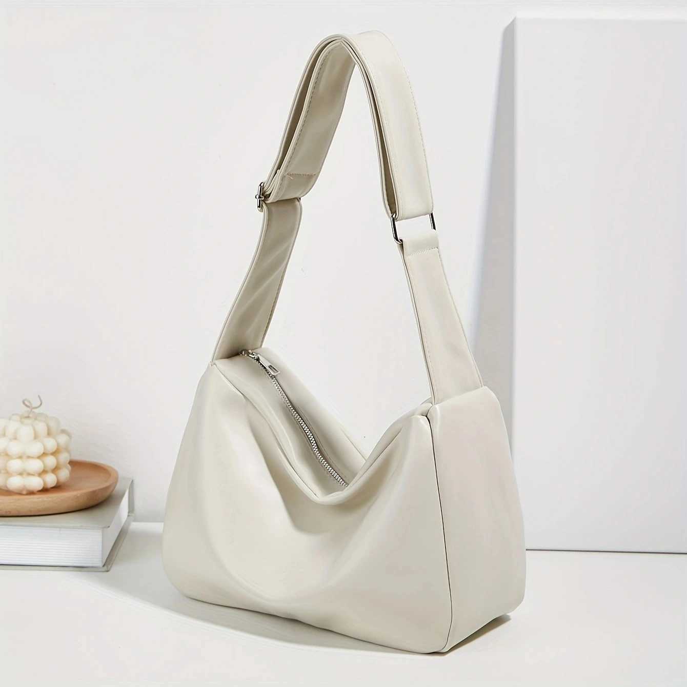 Soft leather niche minimalist work commuting tote bag for college students to carry to class as a shoulder bag or crossbody bagT251028