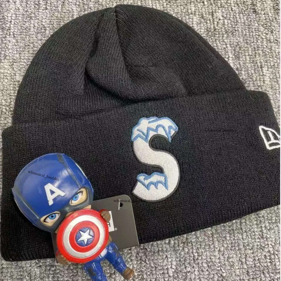 High quality Supremely Black Ribbed Knit Beanie Hat Streetwear Style Warm Skull Cap for Men & Women Fashion Casual Winter Headwear beanie 567