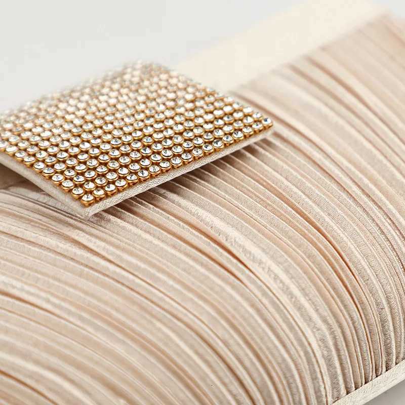 Fashion temperament dinner bag Light personality holding bag Cosmetics mobile phone storage bag Party evening dress bag H251027