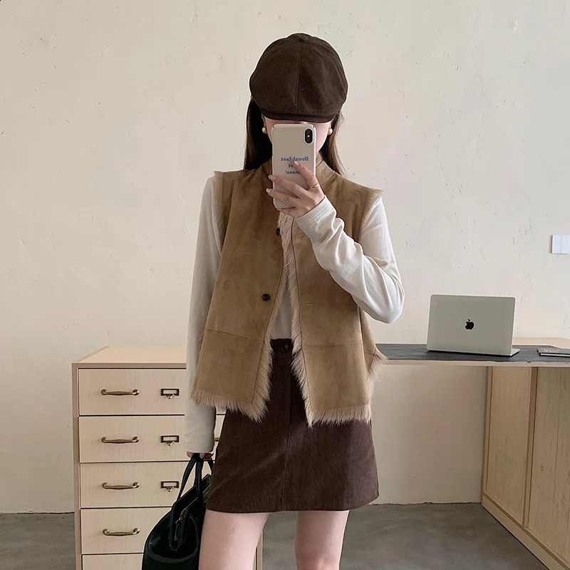 Women Leather Vest Fur Collar Sleeveless 100 genuine rabbit fur 2025 Biker Moto Jacket Winter Warm Outerwear 251014