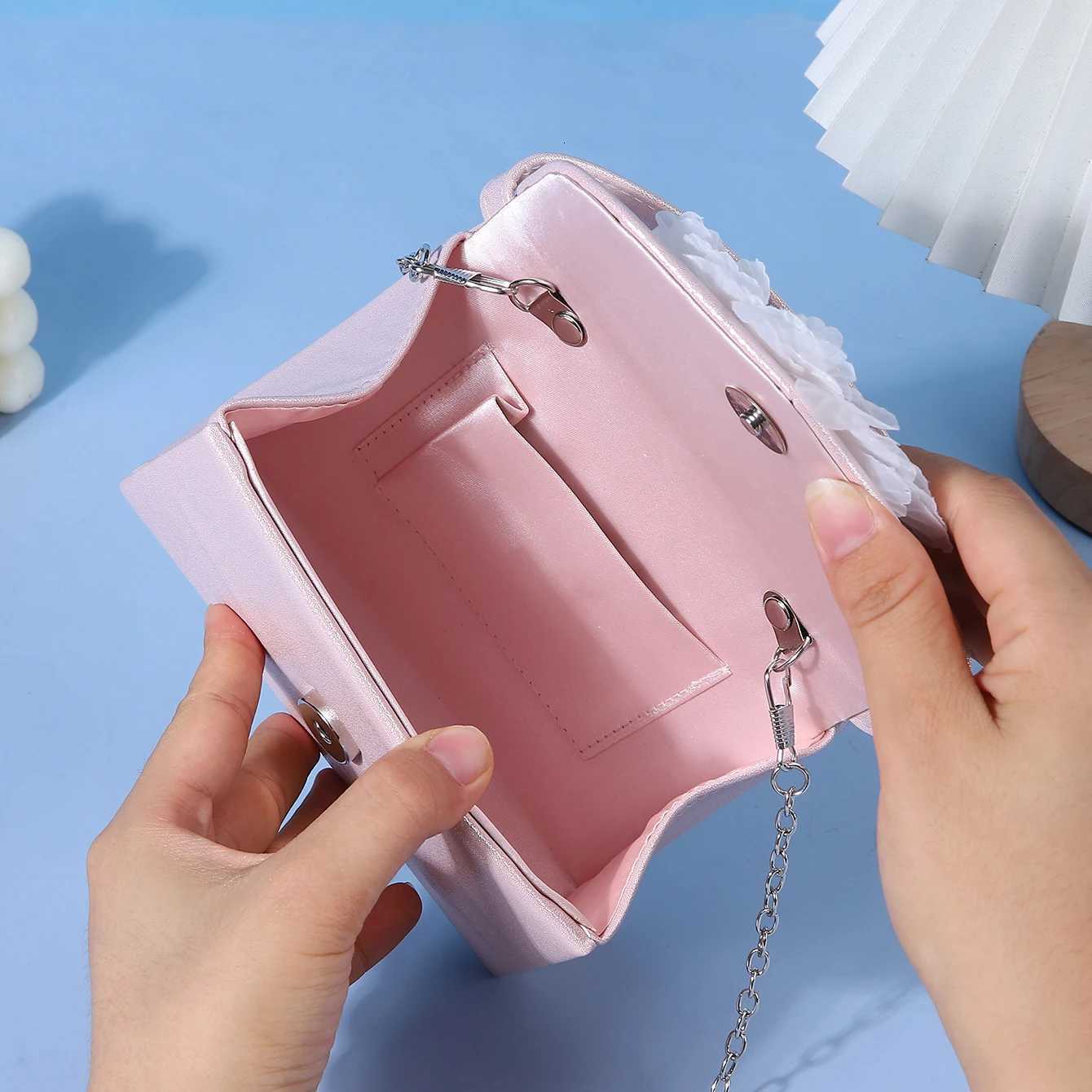 Pink Crystal Flower Handbag with Metal Chain Elegant Womens Shoulder Bag for Dinner Wedding Party Evening Dress Accessory H251027