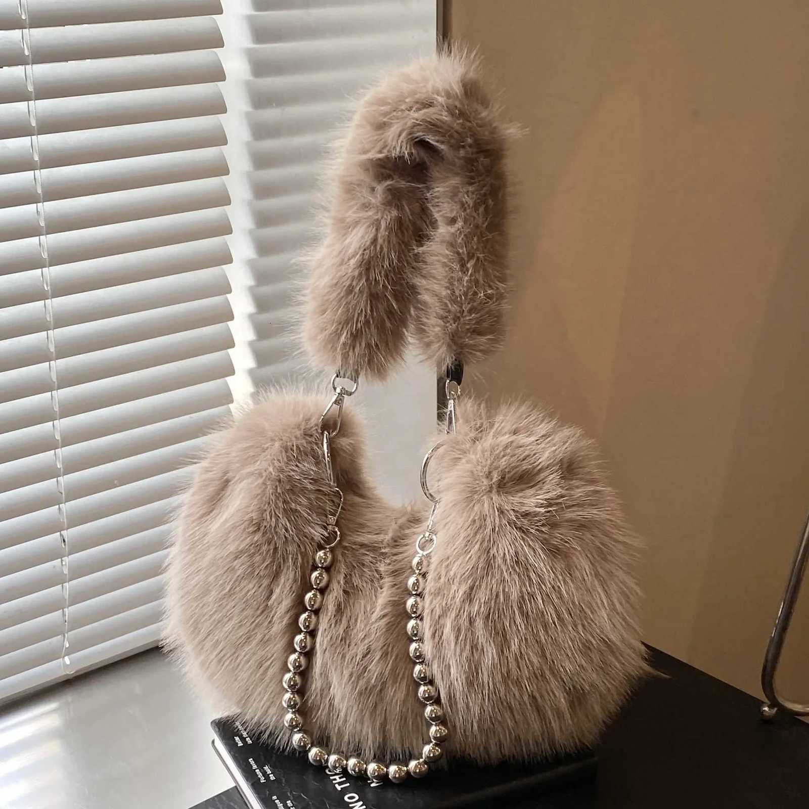 Plush Women Armpit Purse with Chain Fluffy Versatile Shoulder Bag Faux Fur Fashion Underarm Bag Ladies Winter Furry Tote HandbagT251028