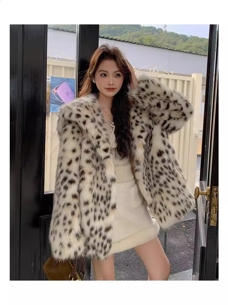 Leopard Print Thickened Niche Design EcoFriendly Faux Fox Fur Collar Fur Coat for Women