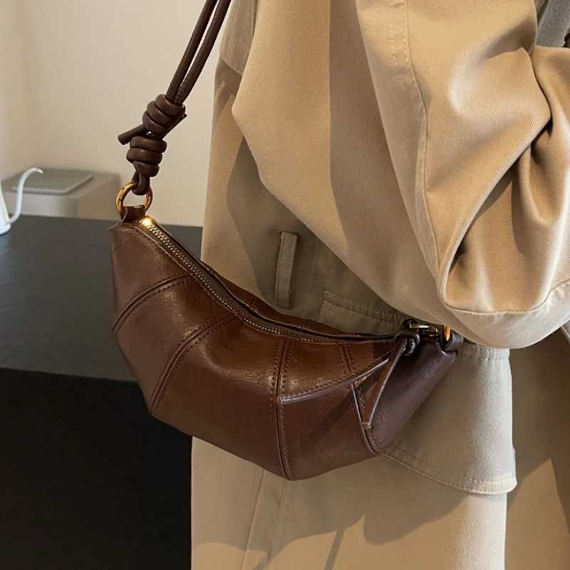 2025 Retro Trend Solid Color Splicing Leather Shoulder Bag Women Korean Fashion Lady Dumpling Crossbody Bag Handbags and PursesW251028