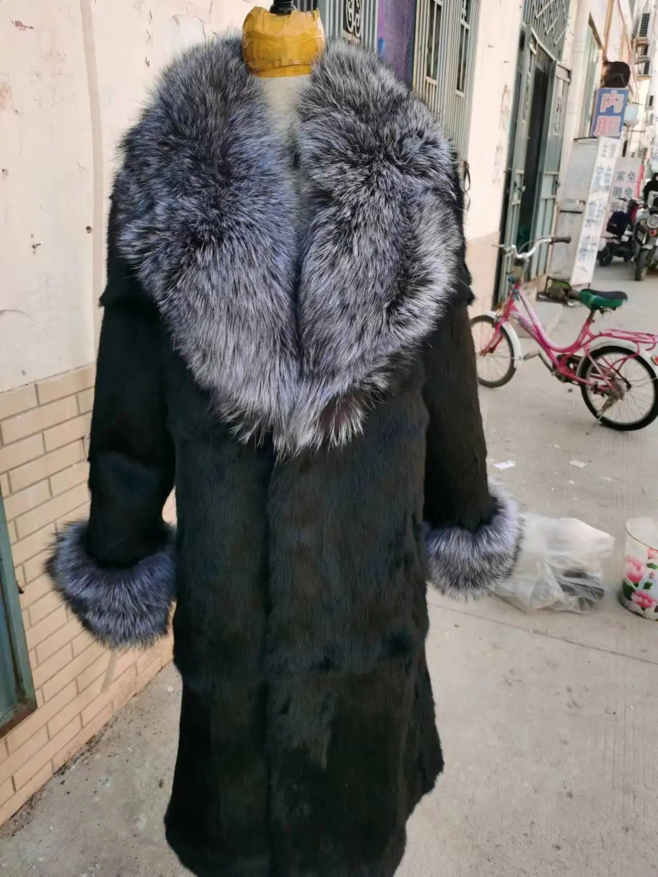 Style Winter Natural Rabbit Fur Long Coat With Silver Fox Fur Collar and Sleeve Jacket For Women Outerwea 251027