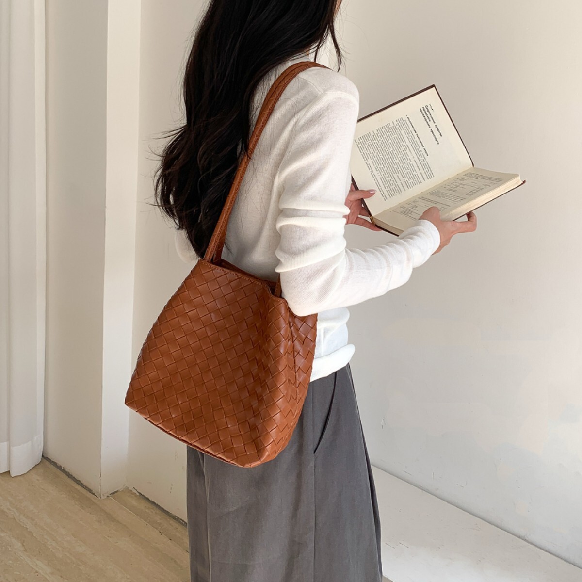 Luxury Brand Designer Bag Woven Bag Niche Design High-End Feel New Women's Shoulder Bag Versatile Fashion Bucket Bag For Women