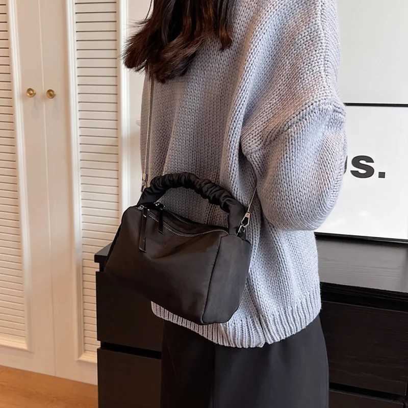 Simple Womens Crossbody Bags Boston Nylon Handbags Zipper Chain Dinner Bag Shoulder Bag Daily CommutingT251028