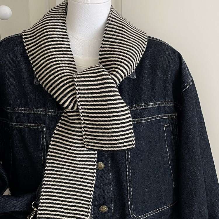 Elegant Black and White Thin Striped Color Matching Style Simple Decorative Short Warm Autumn Winter Women's Scarf