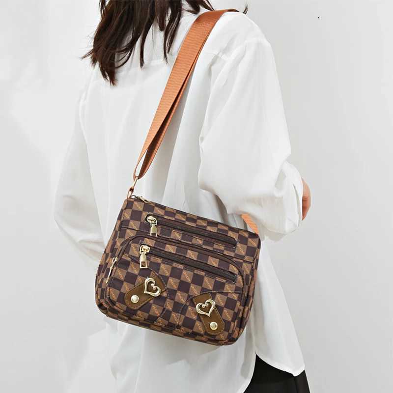 Neutral Style Backpack for Men and Women with a Combined Design of a Mothers Bag and a Shoulder Bag Featuring a CrossBody StrapW251028