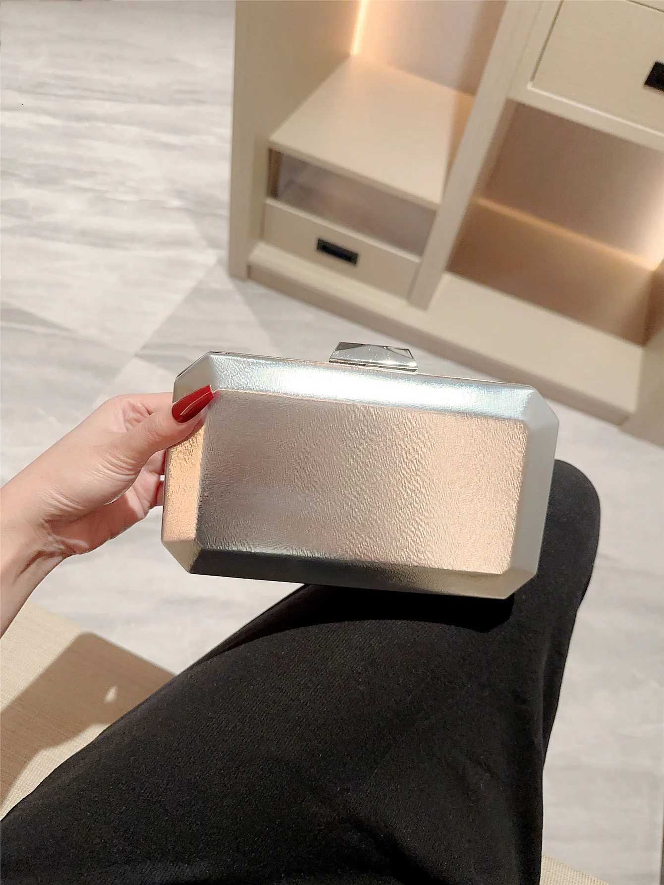 European and American Fashionable Dinner Bag Metal Clutch Bag Square Box Bag Crossbody Chain Bag Evening Bag Dress Bag H251027