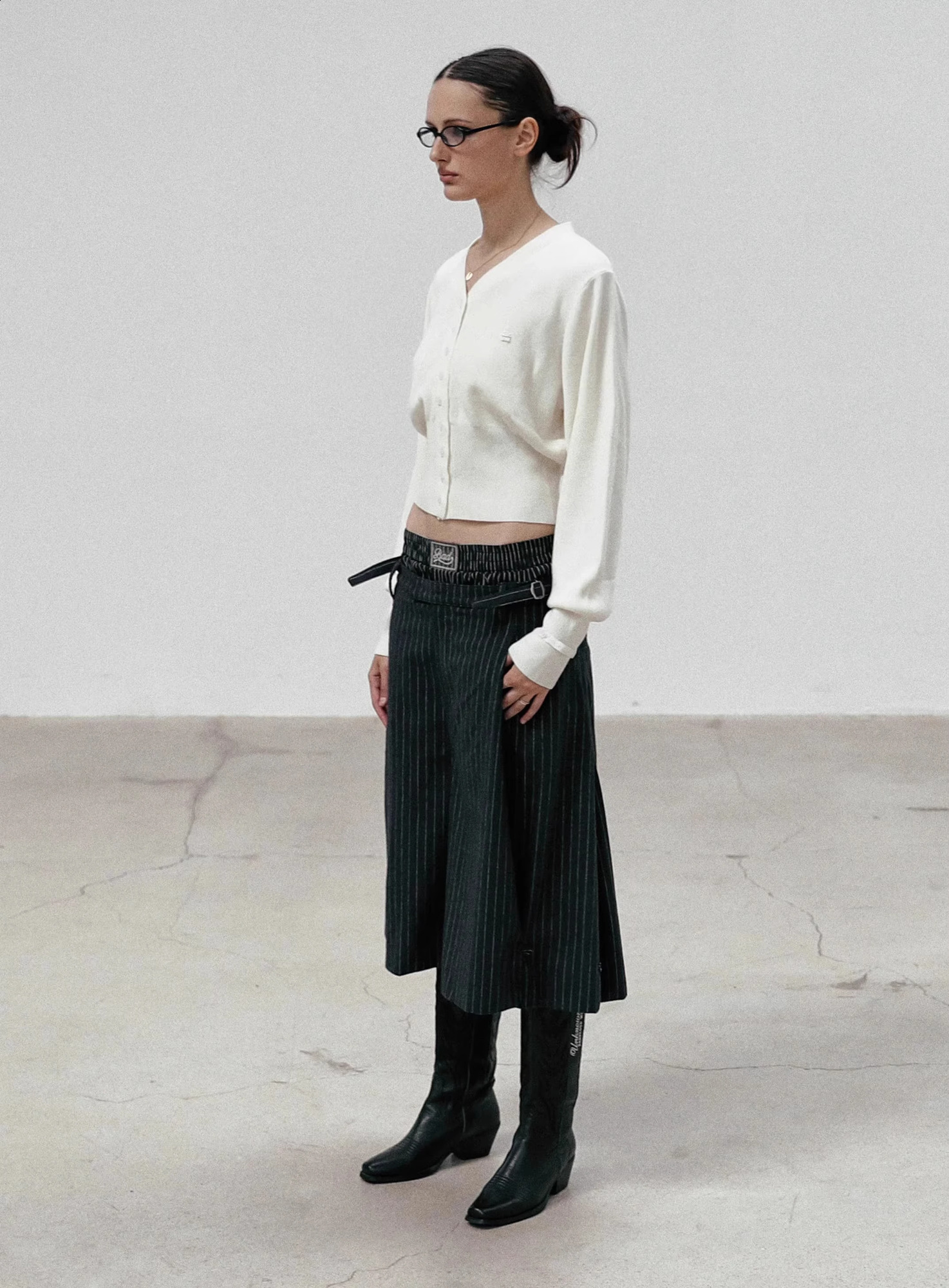 Autumn Vneck Sweater Cardigan Womens Retro Small Fragrant Style Slim Fit Outer Knitted Short Coat 251015