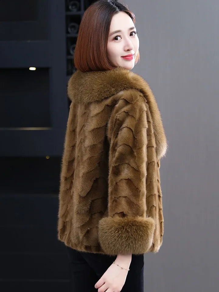 Selling Mink Fur Coat Women Winter Natural Fox Fur Collar High Quality Mink Fur Coat Short Fashion Fur Coat 251027
