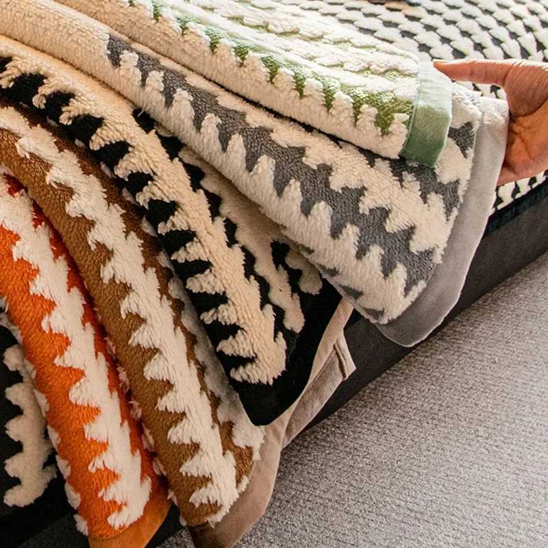 Winter Thick Fishbone Patterned Sofa Cover AntiWear NonSlip Couch Slipcover for Living Room Nordic Armless Foldable Sofa Towel C251028