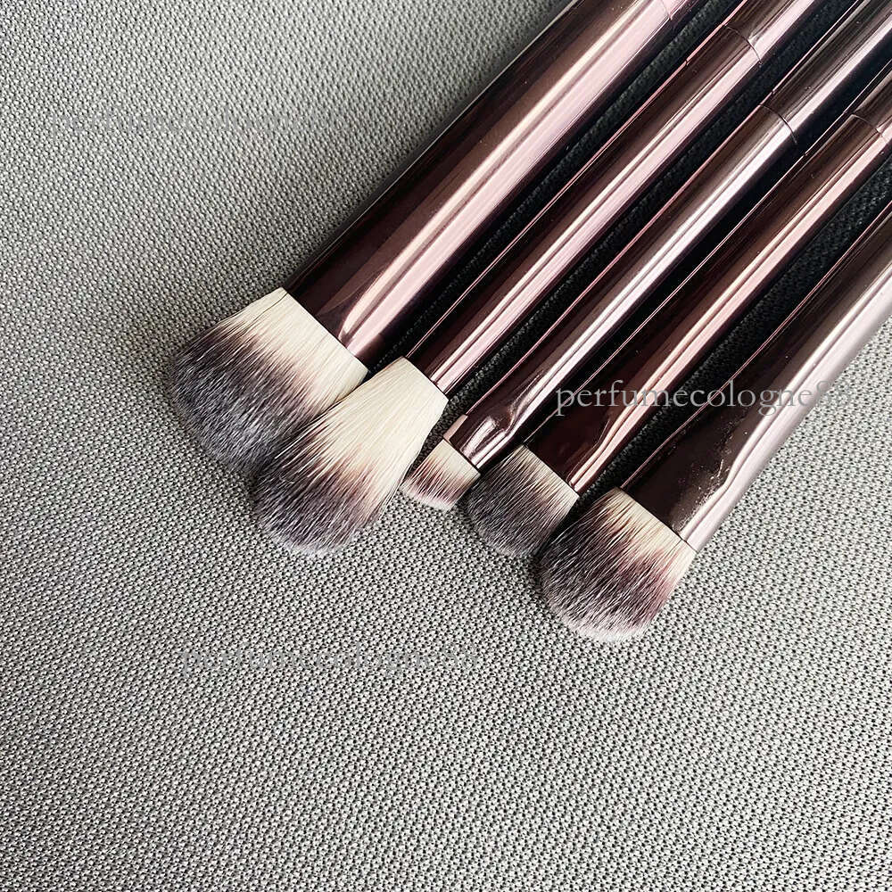 Hourglass eye makeup brushes set Eyeshadow Blending Shaping Contouring Highlighting Smudge Brow Concealer Liner Cosmetics Brushes Tools Metal Sof