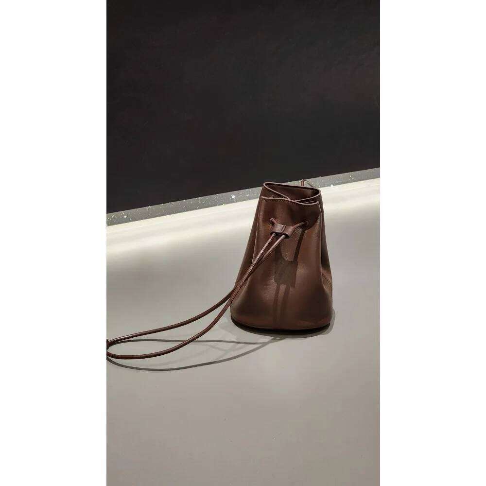 Designer Bags 2025 Spring Summer New Women's Vegetable Tanned Sheepskin Soft Leather Large Capacity Simple Bucket Small Shoulder Bag Hot Selling