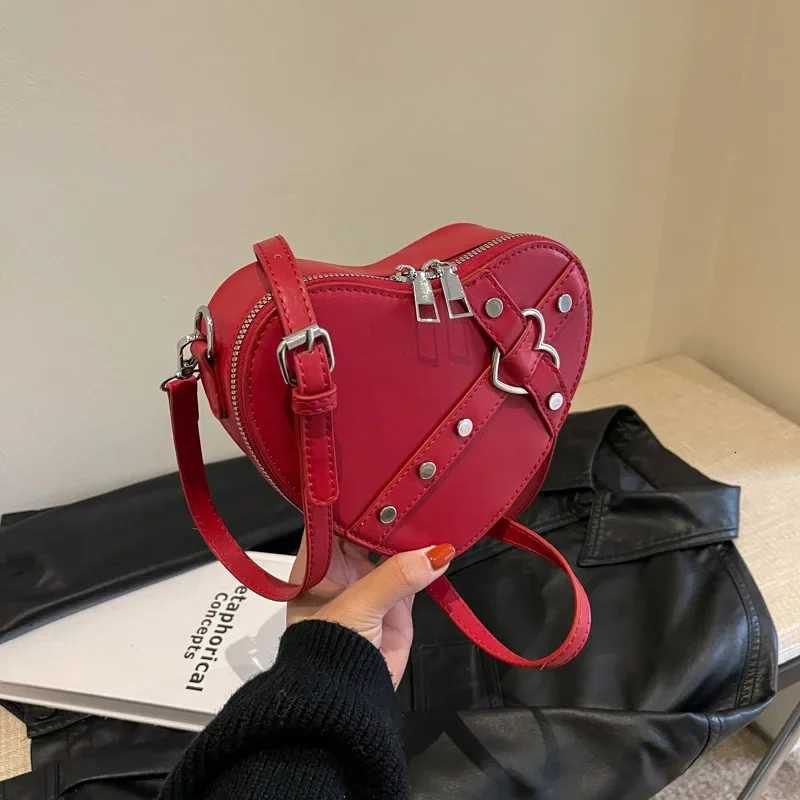 Vintage Y2K Small Chain Rivet Shoulder Bag Heart Shaped Purse Handbag Red PU Leather Gothic Tote Bag Fashion Women Crossbody BagW251028