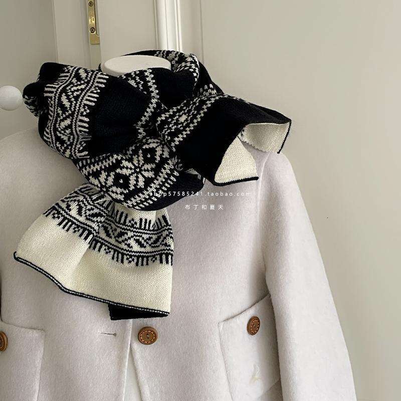 Recommended Personal Use Fair Isle Style Black and White Double-Sided Jacquard Scarf Autumn Winter Warm Neck Warmer for Women