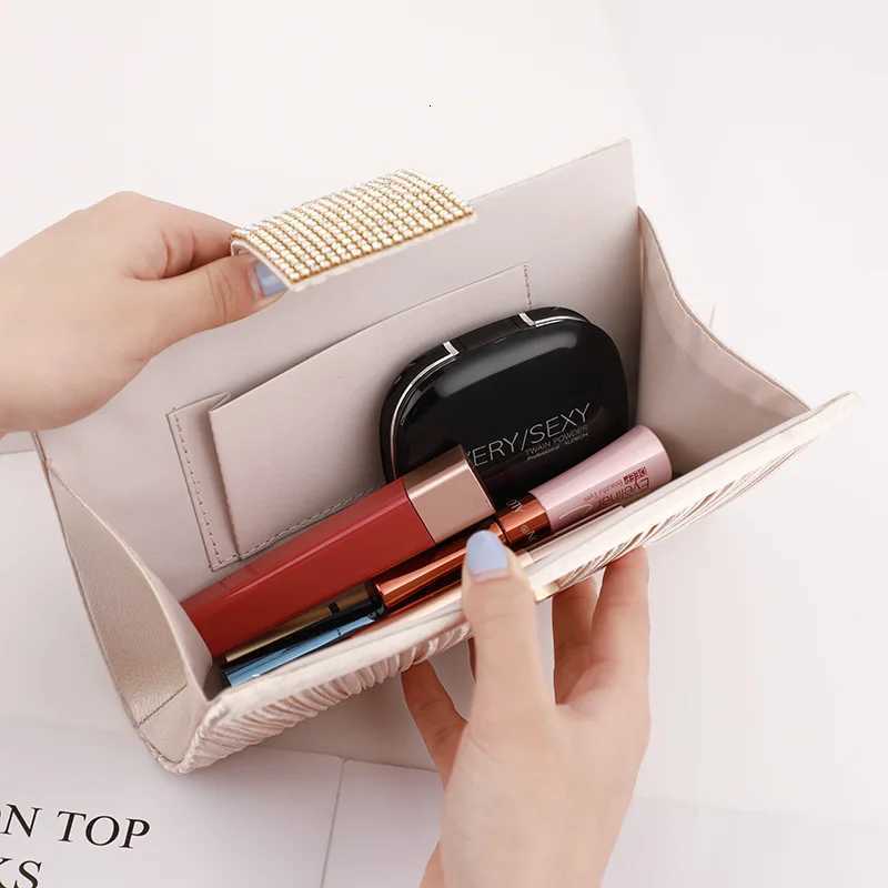 Fashion temperament dinner bag Light personality holding bag Cosmetics mobile phone storage bag Party evening dress bag H251027