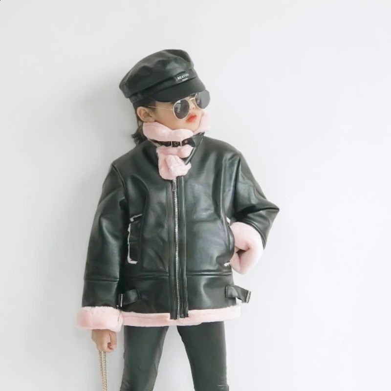Girls leather jacket with thickened fur and integrated coat top 2025 winter clothing childrens clothing 38 years old 251027