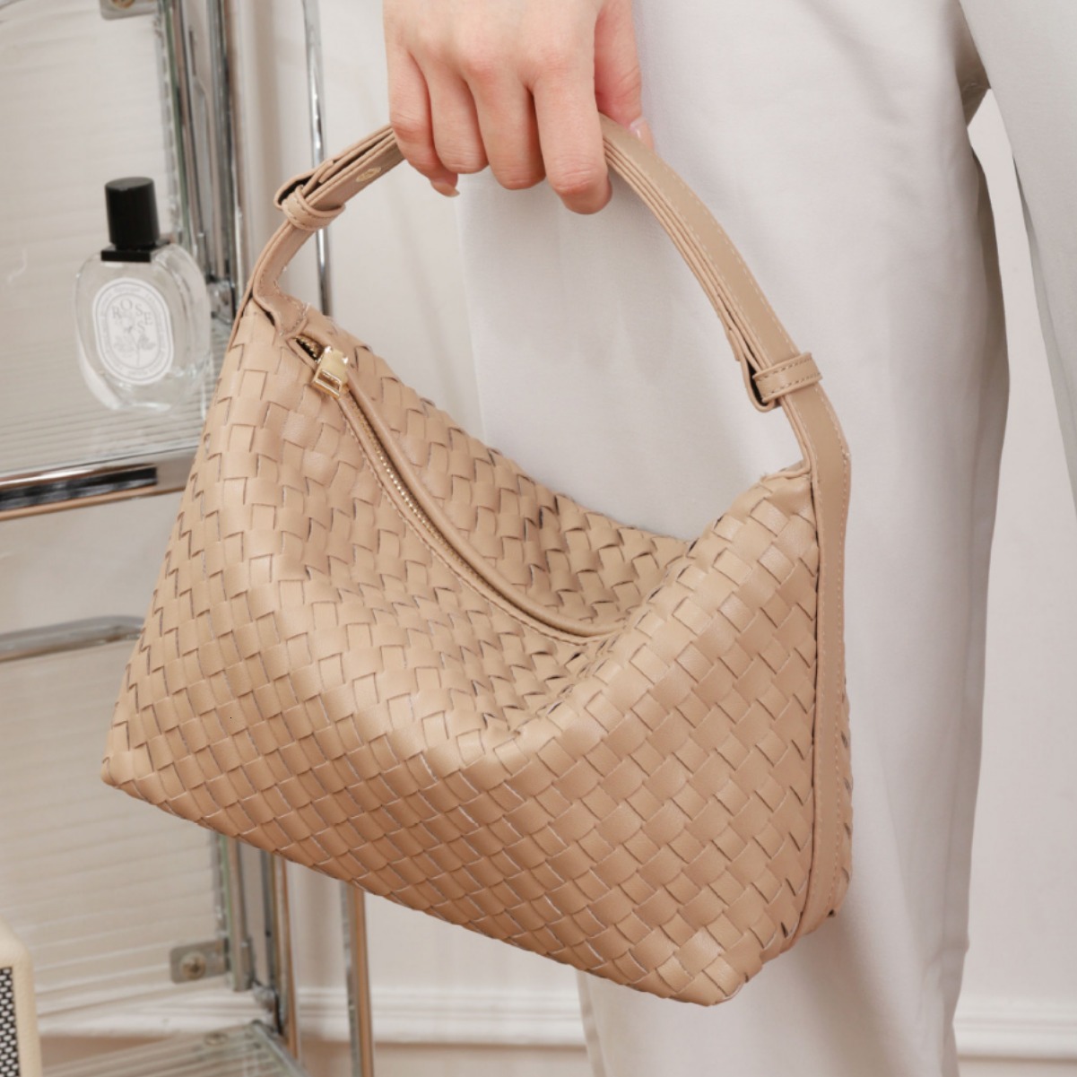 Luxury Brand Designer Bag Handwoven Trendy Lunch Box Handbag High-End Niche Single Shoulder Underarm Bag