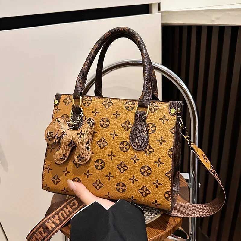 Classic Elegant Leather Handbag For Women Luxury Designer Crossbody Bag Versatile Shoulder Tote Purse Stylish Ladies Messenger W251029