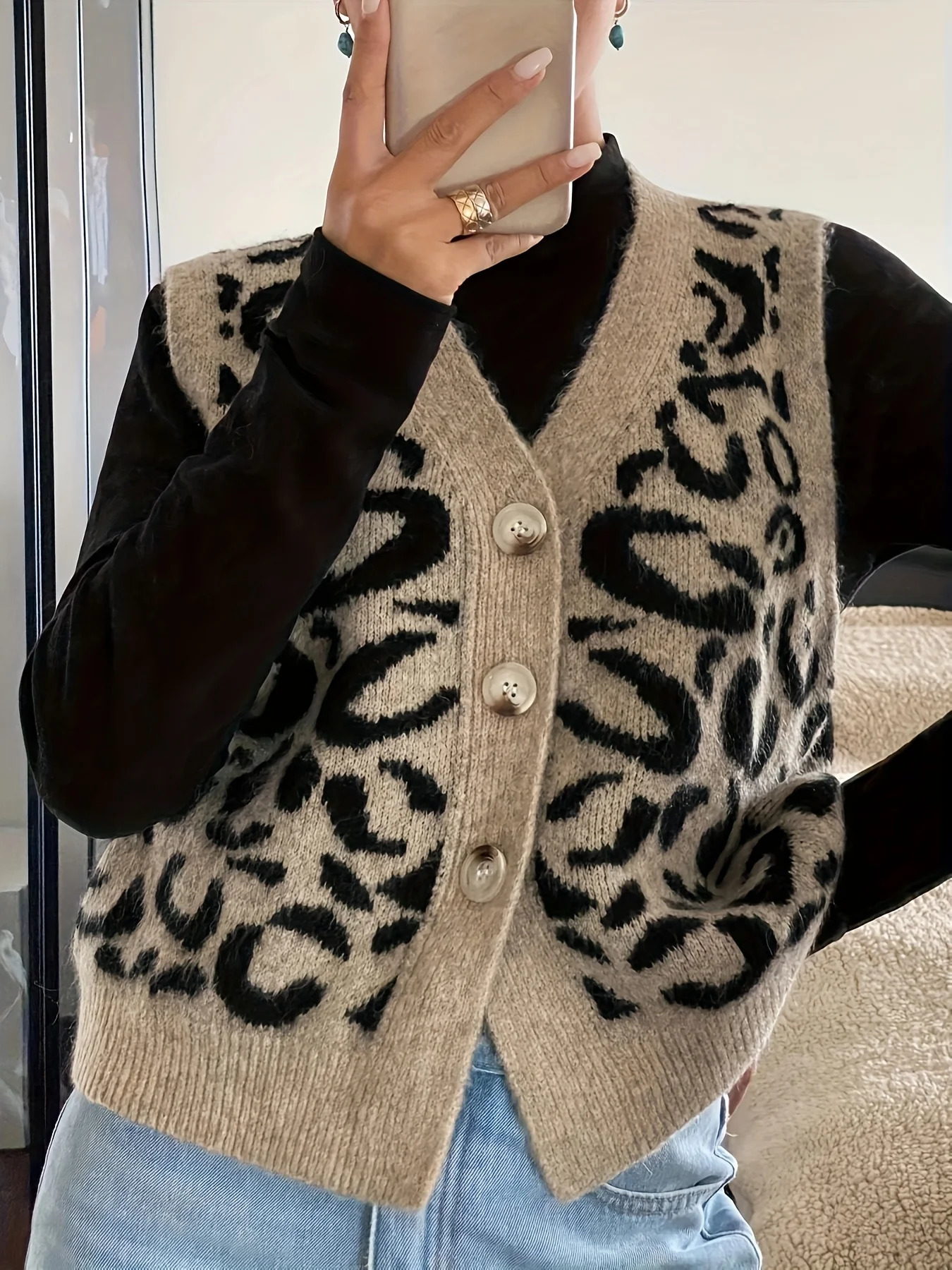 Womens Autumn and Winter Fashion Elegant V Neck Open Placket Collar Button Sleeveless Leopard Print Stylish Unique Niche De 251029