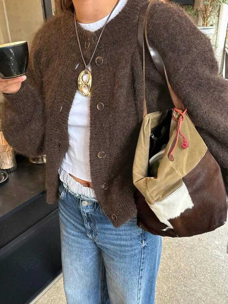 2025 AutumnWinter New Arrival Retroinspired Colourblocked Solidcolour Dropshoulder Longsleeved Casual Knitted CardiganT251028