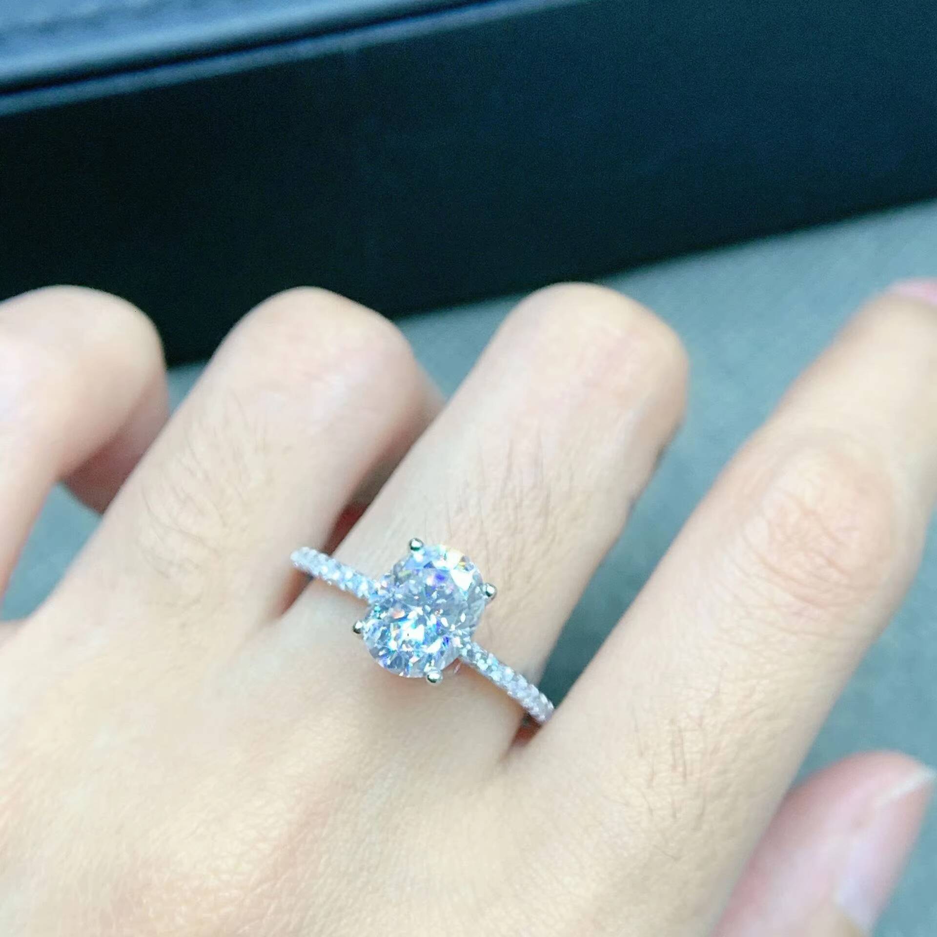 Optimal Price 18K White Yellow Rose Gold Gemstones Oval Moissanite Ring 24hour Response Capability Wedding Suitable