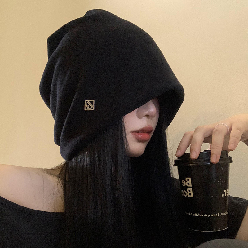 Metal Letter Small Label Black Slouchy Beanie for Women, Autumn and Winter Versatile Large Head Circumference Cold Hat, Face Slimming Pullover Cap