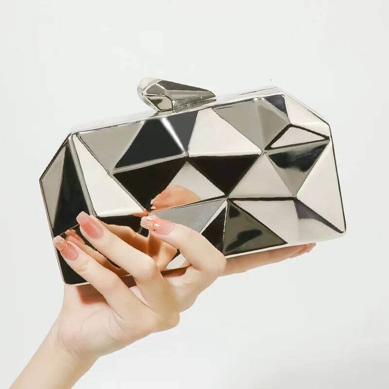 Designer Bags New Fashionable Small Metal Portable Chain Diagonal Span Clutch Dinner Bag Luxury Bag