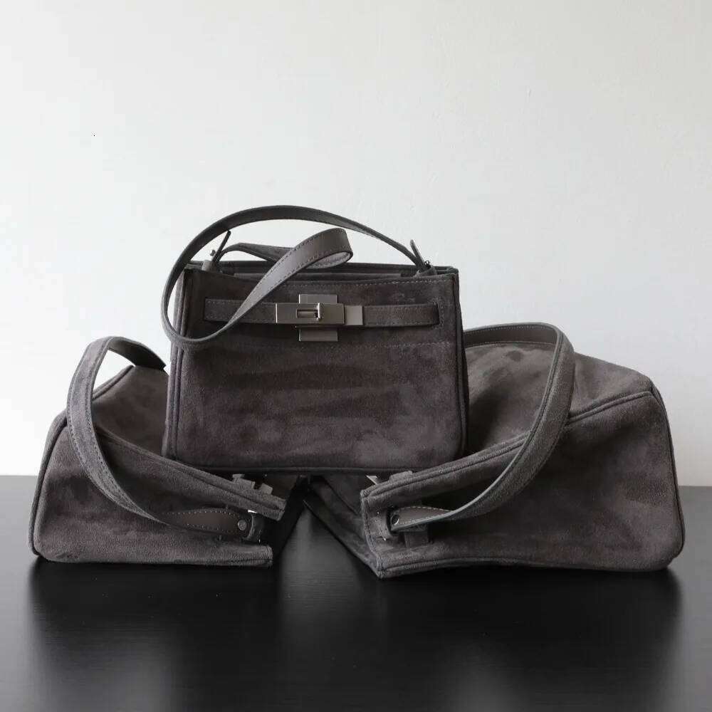 Niche Light High Sense Retro Suede Casual Cashmere Small Square Single Shoulder Messenger Bag Commuting Temperament