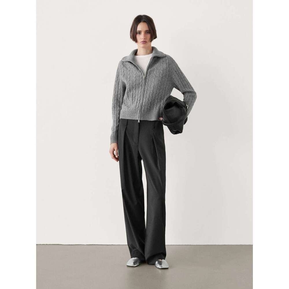 2025 Winter New Style Of Ladies' Casual Minimalist Figure-Hing Knitted Semi-High Neck Zipper Cardigan Women Sweater Designer Sweater Women