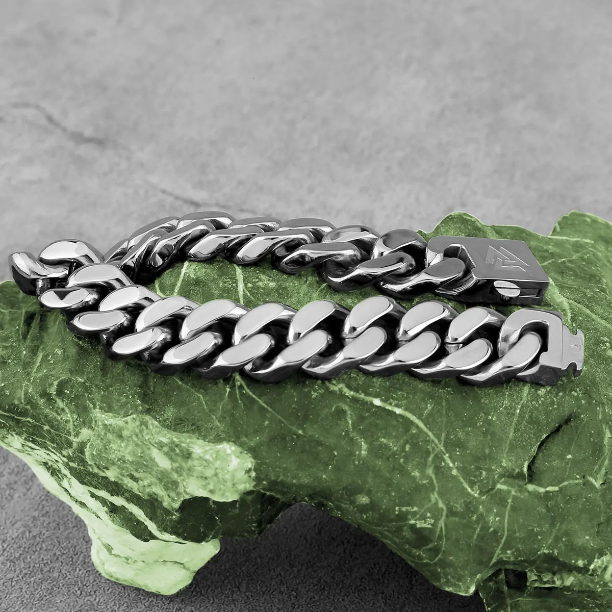 Stainless Steel Thick Cuban Chain Bracelet Mens Nordic Valknut Rune Amulet Bangle Biker Punk Hip Hop Carved Cross Heart Jewelry 251028