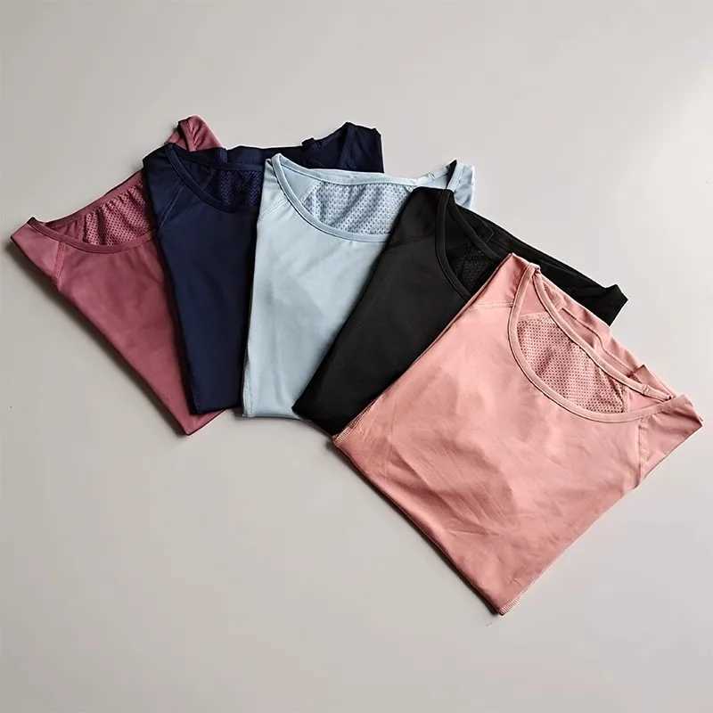 Womens Outdoor Sports Shirt Yoga Wear Fitness TShirt Running Workout Top Female Sportswear Exercise ClothingXJ251029