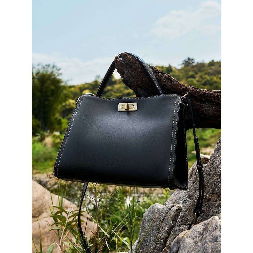 Top layer of cowhide retro women s Fashion commuter handbag High quality one shoulder crossbody bag