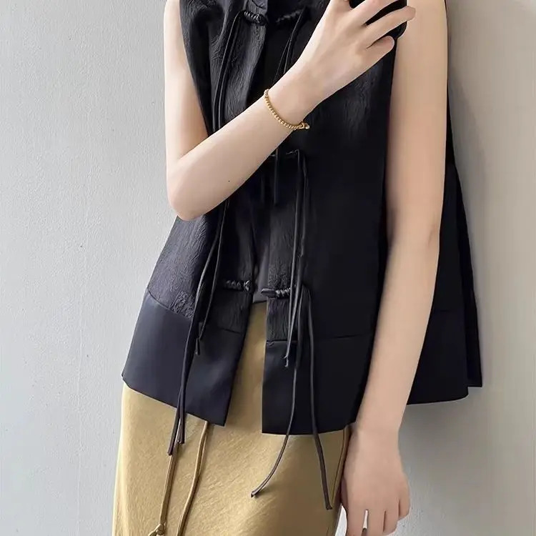 Chinese Plate Button Vest Jacket 2025 Spring Jacquard Stand Collar Sleeveless Waistcoat Retro Women Cheongsam Tops 251029