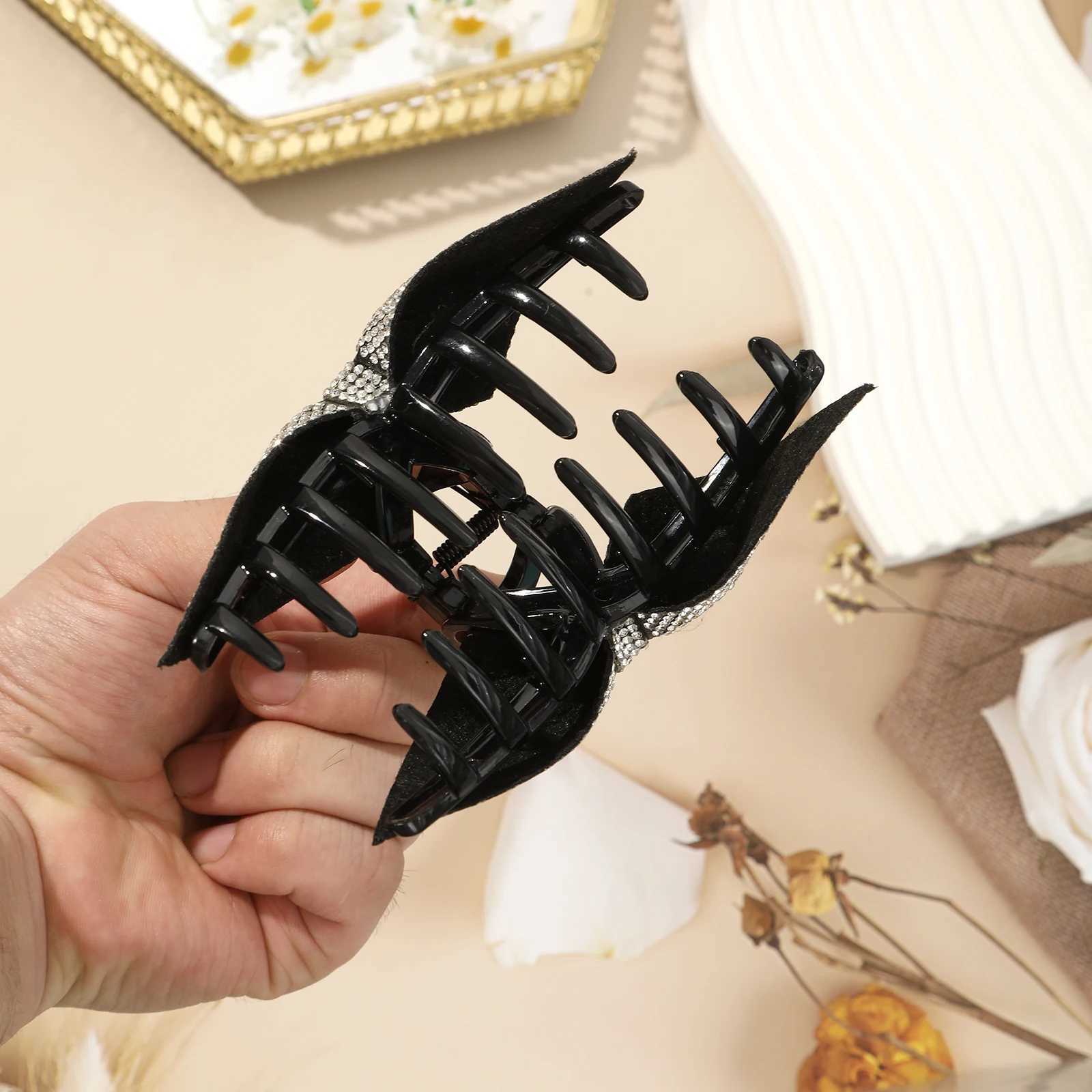 1pc Korean Sweet Bow Rhinestone Hair Claw Hairpin Fashion Elegant Hair Accessories For Women Girls Hair Ornament HeadwearW251028