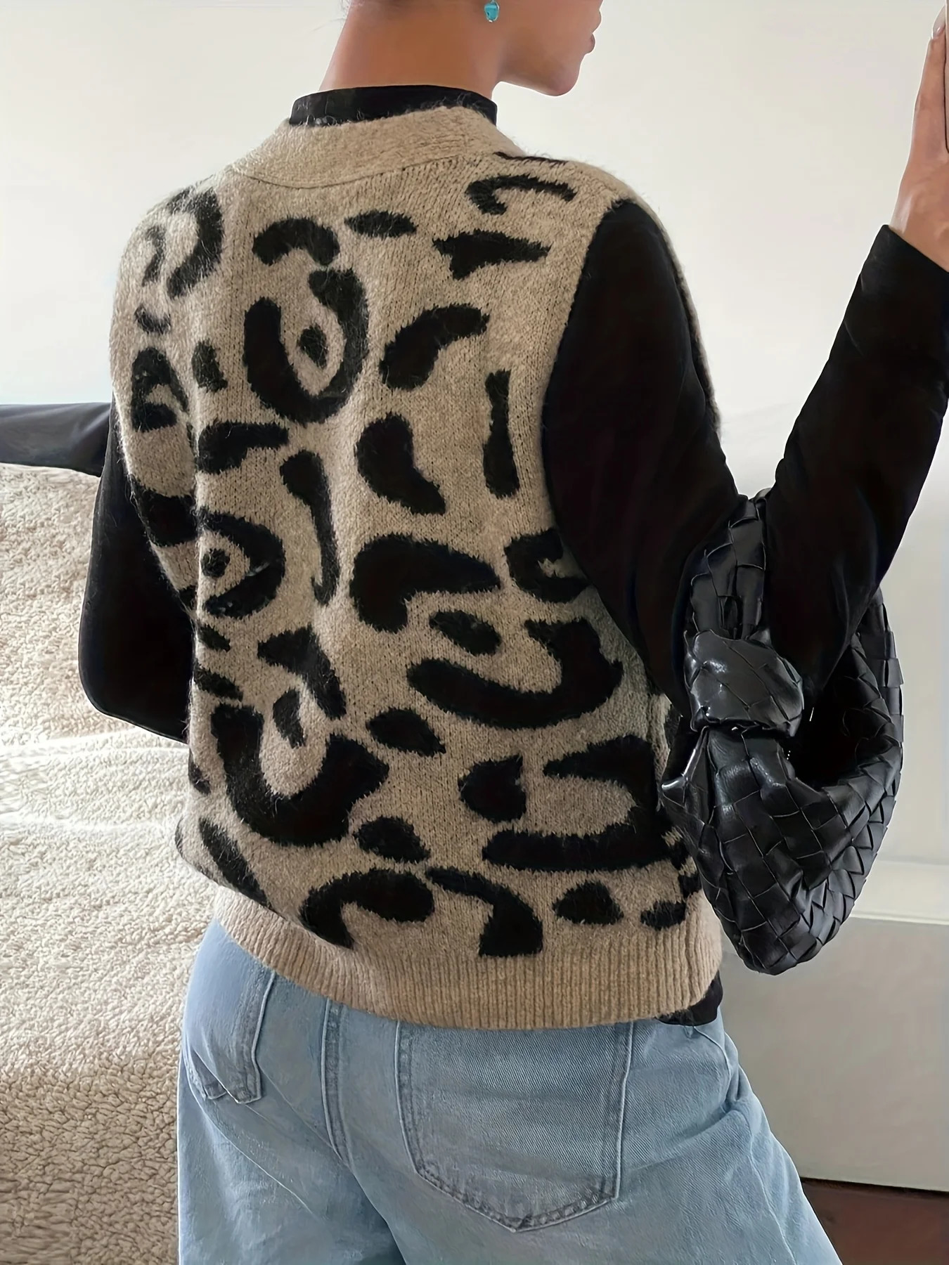 Womens Autumn and Winter Fashion Elegant V Neck Open Placket Collar Button Sleeveless Leopard Print Stylish Unique Niche De 251029