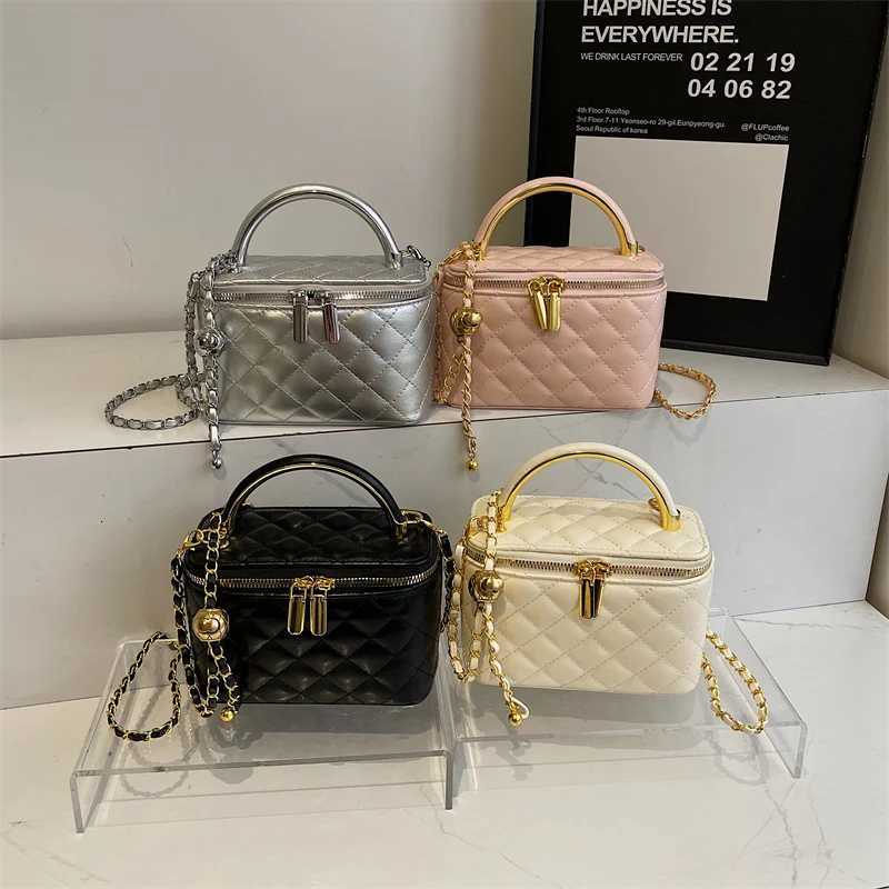 Luxury Ladies Evening Party Clutch Bag Hand Totes Vintage Preppy Style with Chain Decoration Waterproof Feature for Wedding W251029