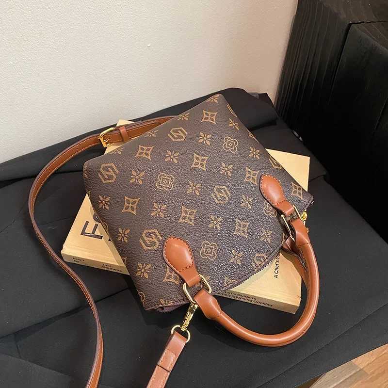 Luxurious 2025 Lat Wens Chic Small Handbag Stylish Mogram Pattern Big Capacity Single Shoder Crossbody Bag D251029