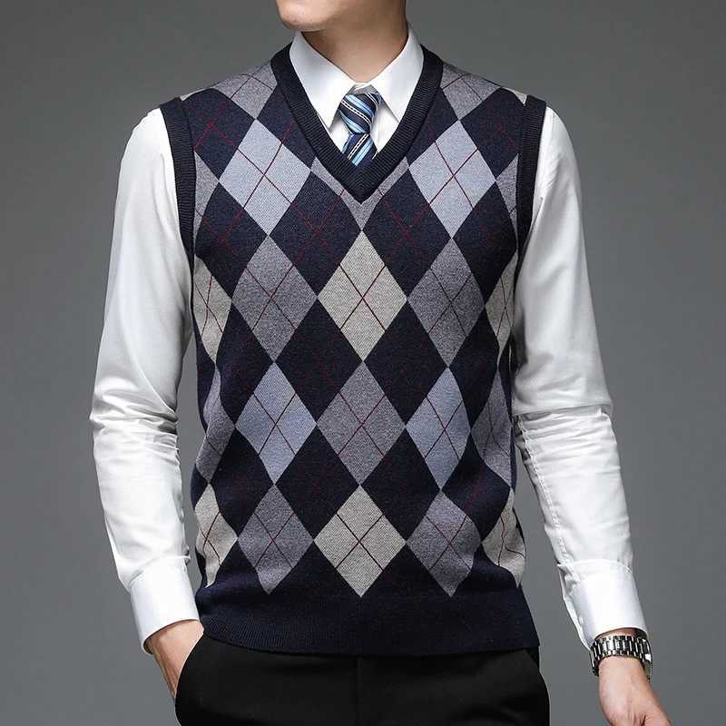 New Fashion Designer Brand Argyle Pullover Sweater V Neck Knit Vest Men 6 Wool SLeeveless Autum Casual Men Clothing W251029