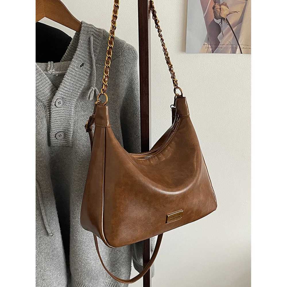 Highgrade Tote Bags for Women Solid Pu Leather Chain Shoulder Bag Large Capacity Female Commuting Soft Crossbody Pack Autumn W251029