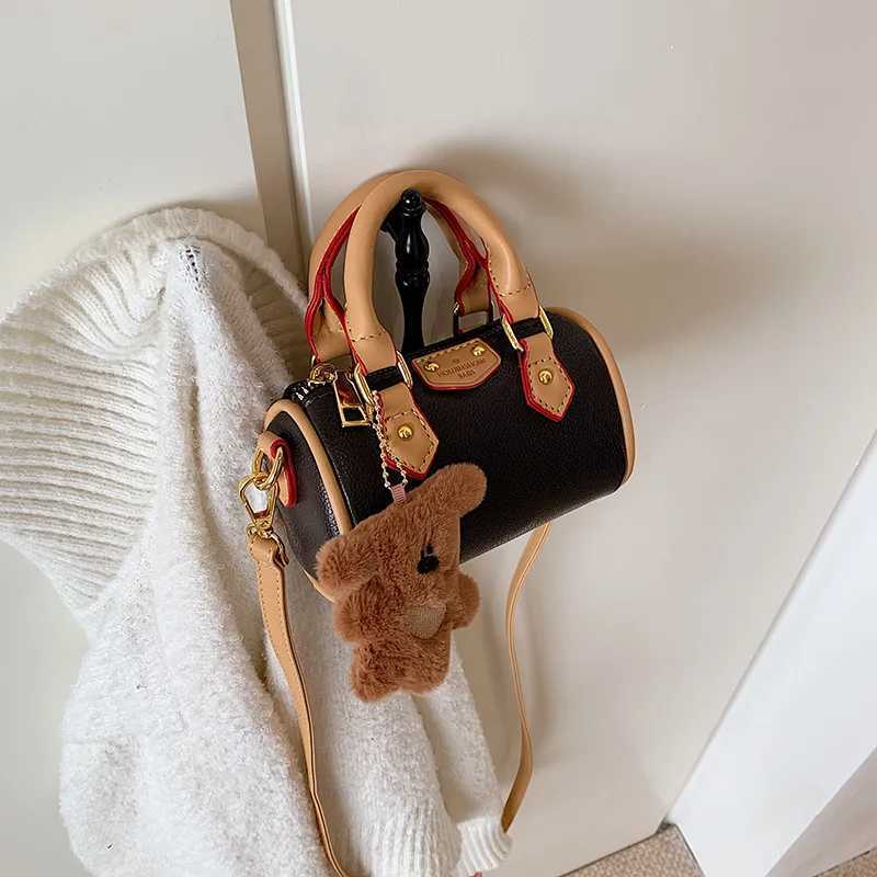 2025 New Fashion Minimalist Leather Shoulder bag Ladies Niche Aesthetic Mini Crossbody bags Premium Textured Tote bag W251029