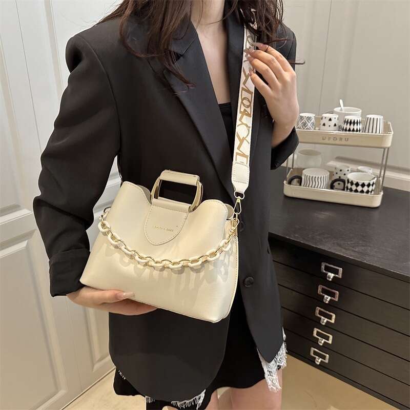 Designer bag 2025 New Women's Fashion Simple Summer Bucket Bag Niche Casual Shoulder Crossbody Handbag