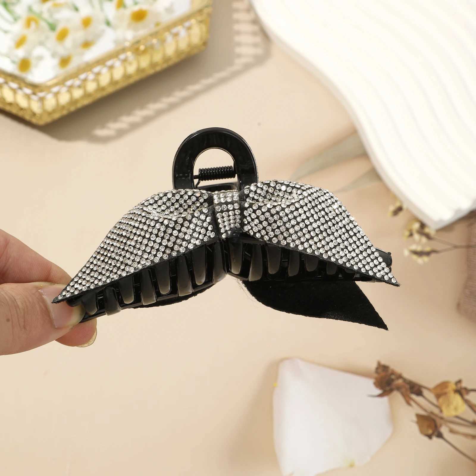 1pc Korean Sweet Bow Rhinestone Hair Claw Hairpin Fashion Elegant Hair Accessories For Women Girls Hair Ornament HeadwearW251028