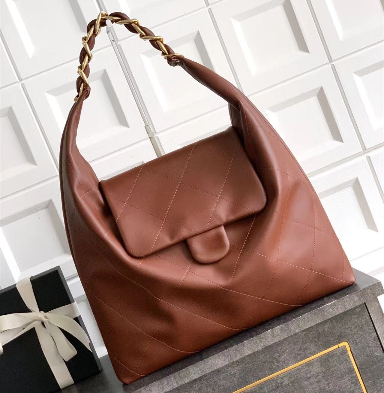 New Large Hobo Bag Luxury Designer Shiny Lambskin Golden Hardware Shoulder Bag Removable Pouch Handbag Fashion Women Casual Travel Shopping Clutch Bag Purse